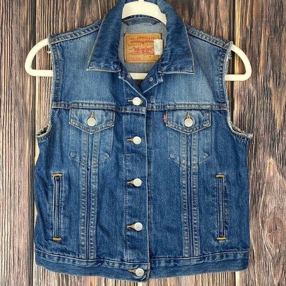 Fun & Funky Levi’s Jean Vest W/ Pink Beaver Society Patch- Size Small (Petite) - Picture 1 of 5